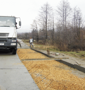 În urmă cu un an, în satul Pieptani abia începeau lucrările de betonare a drumului