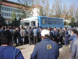 În urmă cu mai bine de patru ani, angajaţii de la UREX au ieşit în stradă, pentru a obliga autorităţile  să ia măsuri cu patronii Crişan senior şi junior