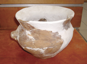 În mormintele prototracice au fost descoperite vase de incineraţie