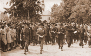 În primii ani de guvernare mareşalul Antonescu şi colaboratorii săi beneficiau de o popularitate deosebită printre români