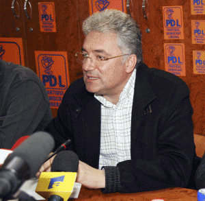 Ministrul Economiei, Adriean Videanu, îi susţine pe directorii din minerit şi energie