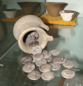Monede de pe vremea dacilor descoperite pe toată suprafaţa Gorjului