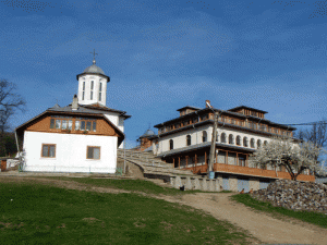 Constantin Săvoiu - Surcel a construit în Dealul Mare iniţial o capelă de familie, cu timpul aceasta devenind  mânăstire