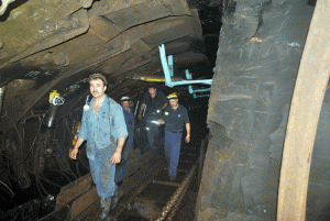 Minerii din subteran și cei aflați la vârsta pensionării, indicați pentru disponibilizare