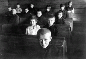 În primul deceniu după 1948, Gorjul a suportat modelul rusesc de învățământ