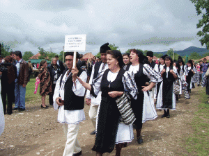 Grupurile folclorice din Crasna au rolul de a păstra vie tradițiile locale, transmițându-le din generație în generație