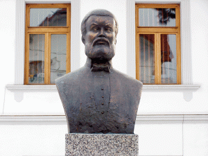 Iată bustul ridicat de contemporanii noştri pentru primul dascăl al unei şcoli publice la Târgu-Jiu, cel care a făcut posibil evenimentul