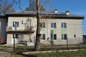 centru-de-sanatate-capreni Autoritățile locale din Căpreni au reușit să renoveze unicul spital din zonă și să-l păstreze pe linia de plutire