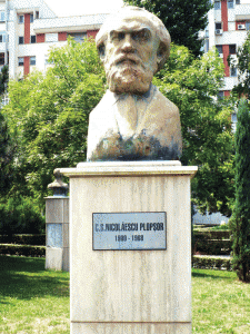 Bustul lui Nicolăescu Plopșor a fost postat la loc de cinste, în centrul Craiovei, în parcul personalităților de lângă Teatrul Marin Sorescu