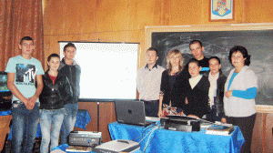 Elevi şi cadre didactice de la Peştişani dedicaţi activităţilor proeuropene