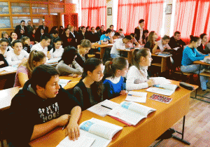 40 profesori de istorie din liceu au mers la Ţicleni