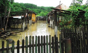 Gospodării din Gorj puse în pericol de depășirea cotei de inundații în bazinul hidrografic al Jiului