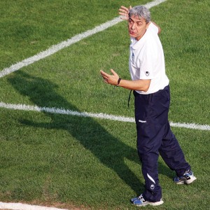 Antrenorul veteran Sorin Cârţu ar putea reveni pe stadionul din Târgu Jiu, însă în calitate doar de spectator.  