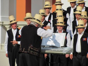 Corul din Finteușu Mare a susținut un spectacol în amfiteatrul CNSH