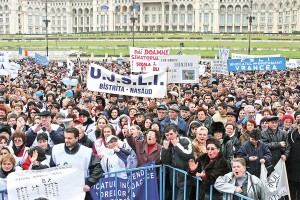 În 6 noiembrie 2013, cadrele didactice ies în stradă pentru un miting uriaş în Bucureşti