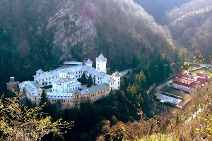 De veacuri, Mânăstirea Tismana stă de strajă locurilor