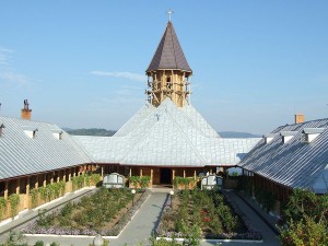 Mânăstirea ”Sfânta Ana” este situată  într-un cadru natural special creat de Dunăre, Golful Cerna și înălțimile din zonă