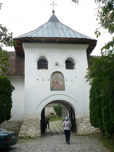În timpul stăpânirii austriece (1718-1739), mânăstirea Polovragi a fost o cazarmă a trupelor de ocupație