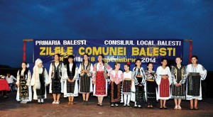 Tinerele din Bălești păstrează cu sfințenie tradițiile și obiceiurile locale