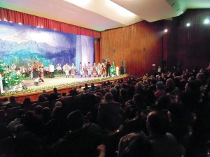 Aproape 500 de gorjeni au umplut sala de spectacol a Casei de Cultură a Sindicatelor, pentru Flavian