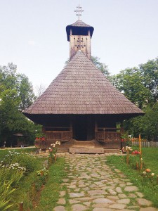 Istoria scoate capul în Fărcășești, în ciuda carierei, prin crucea bisericilor de lemn