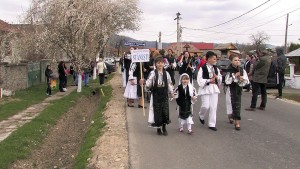 Pastorala Floriilor a adunat la Stănești sute de localnici și invitați