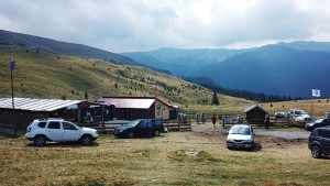 Stâna Ștefanu a devenit loc de popas pentru turiștii ce traversează munții pe Transalpina