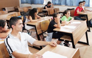 Tinerilor români li se vor recunoaşte studiile în străinătate mai repede