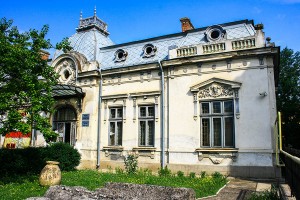 Clădire de patrimoniu, ridicată de Iancu Dobruneanu-fratele lui Ştefan, nepotul lui Iancu Jianu, la sfârşitul secolului al XIX-lea, în Caracal