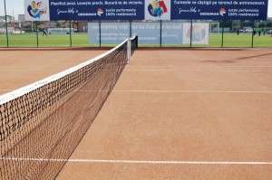 Tenisul poate deveni un punct de atracție la Târgu Jiu, atât pentru practicanți cât și pentru public
