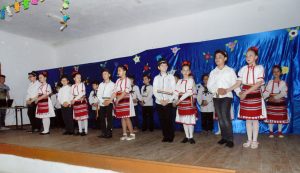 Elevii din Bălești și-au omagiat mamele