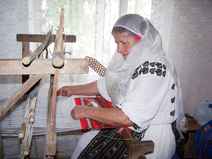 Maria Pătraşcu a păstrat războiul de ţesut la loc de cinste