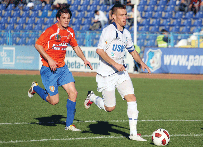 Căpitanul Pandurilor, Mihai Pintilii, marcator a două goluri în meciul cu FCM Tg-Mureş, pare cel mai în formă jucător din echipa lui Grigoraş