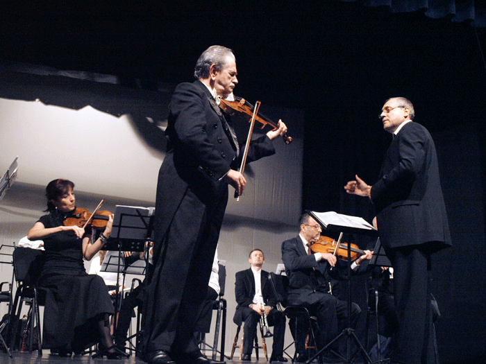 Daniel Podlovski şi Mircea Suchici, în concert cu Lyra Gorjului, la Târgu Jiu