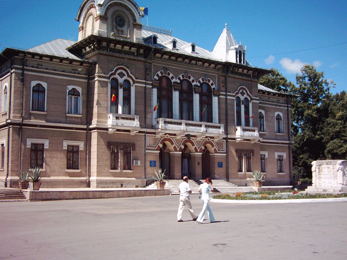 Clădirea Palatului Administrativ se remarcă şi astăzi, prin maiestuozitatea sa