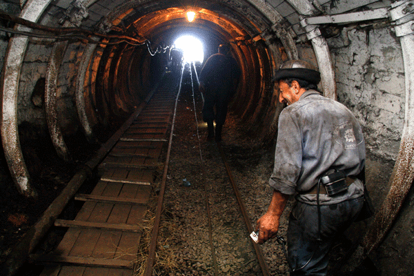 În anul 1994, activitatea de la mina de grafit de la Baia de Fier a fost oprită