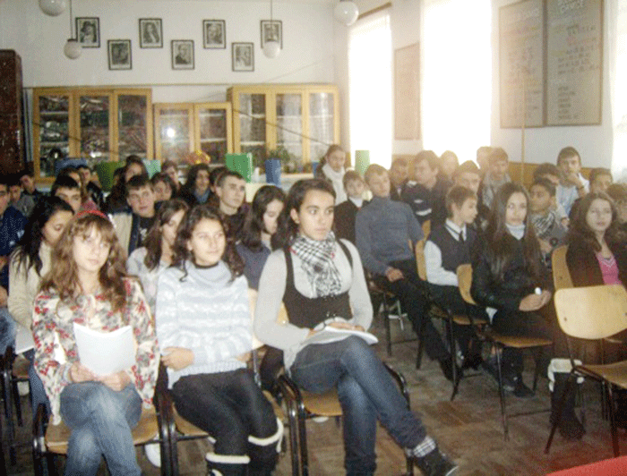 Elevii de la Școlile Generale Ceauru și Câlnic s-au dovedit foarte interesați de informațiile cu tematică europeană