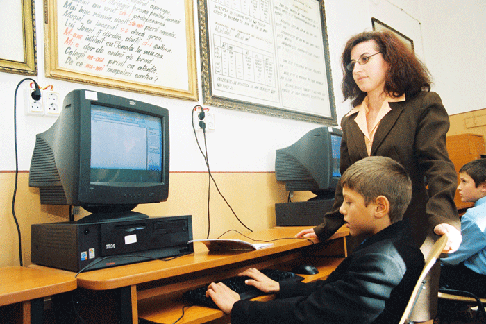 Elevii gorjeni vor avea acces la Internet printr-un program educațional cu finanțare europeană