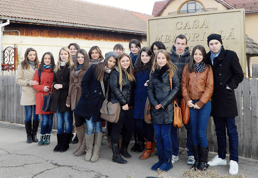 O parte dintre elevii CNET au mers la Casa Memorială Ecaterina Teodoroiu