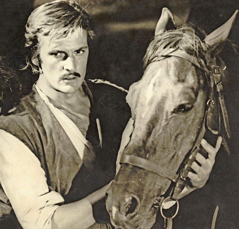 Pentru gorjeni, ani de-a rândul, tipul haiducului a fost reprezentat de actorul Florin Piersic, aici un film din 1970